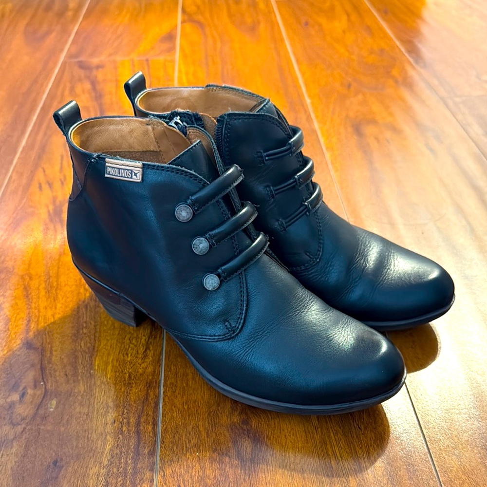 PIKOLINOS Elegant Black Leather Booties